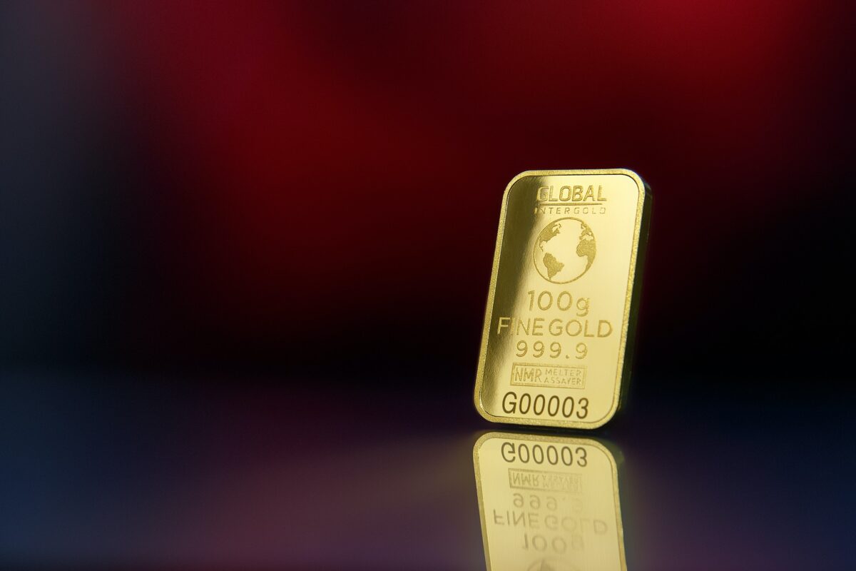 What are the benefits of investing in gold companies